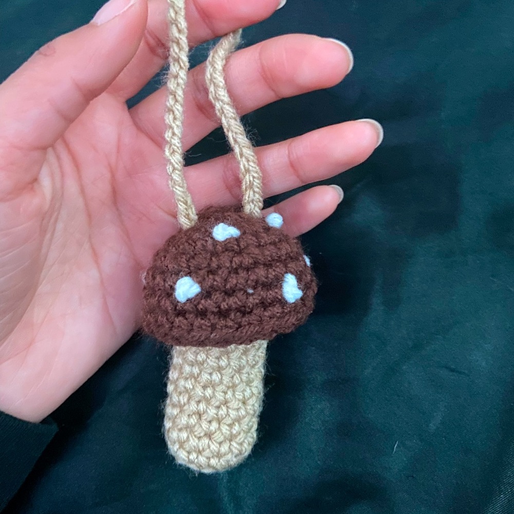 🍄 crochet mushroom chapstick holder